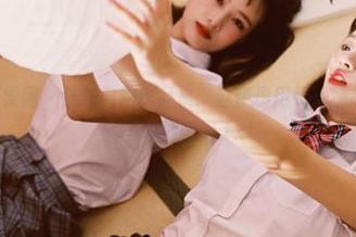 UGirls尤果网 – 最新自拍作品集：赵伊彤用镜头捕捉生活的点滴与奇妙瞬间.txt