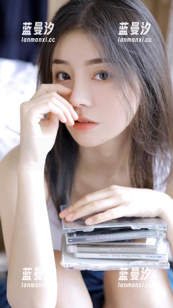 UGirls尤果网 - 韩雨菲的自拍美图尽在掌握：快速下载，感受她的个性魅力！.txt