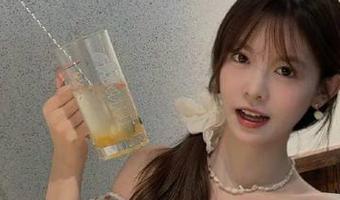 XIAOYU语画界 – 探索小海臀Rena学妹的梦幻写真套图下载，带你走进可爱与青春的世界！.txt