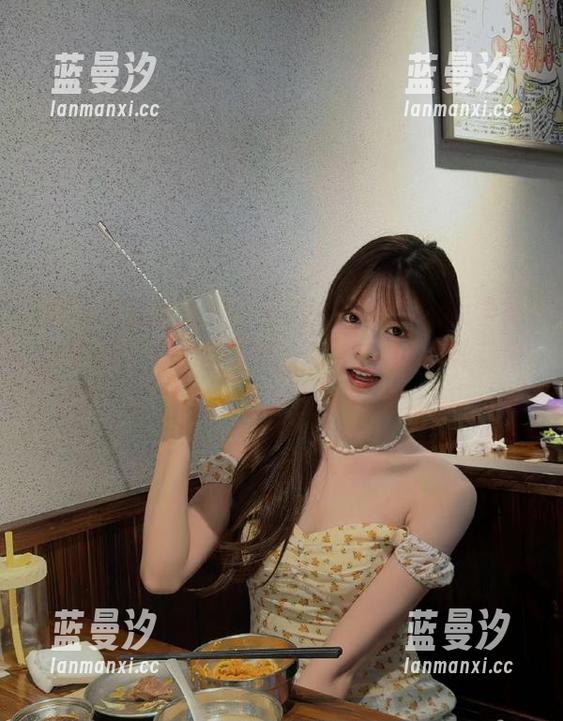 XIAOYU语画界 - 探索小海臀Rena学妹的梦幻写真套图下载，带你走进可爱与青春的世界！.txt