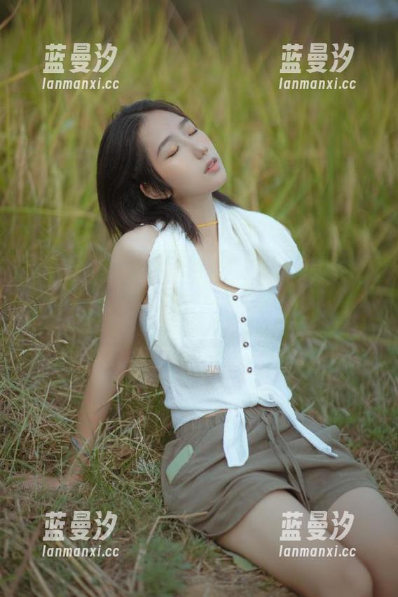 XIAOYU语画界 - 小海臀Rena浴室精选作品合集：细腻镜头下的温柔与性感交融.txt
