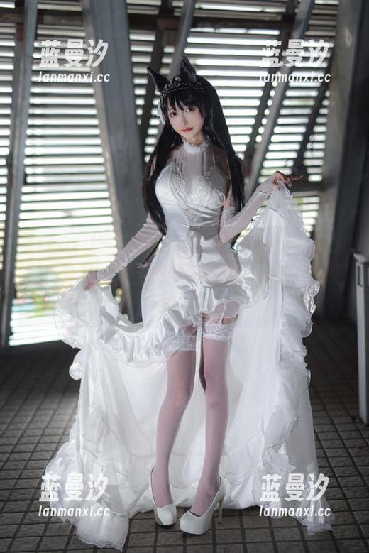 XIAOYU语画界 - 小蛮妖Yummy秘书的写真分享，作品集中藏着的不只是美有更多故事.txt