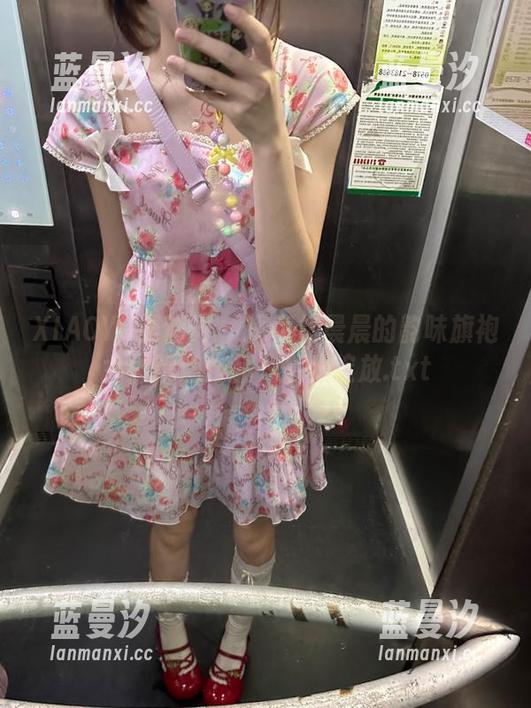 XIAOYU语画界 - 探索杨晨晨的韵味旗袍女神精选作品，优雅绽放.txt