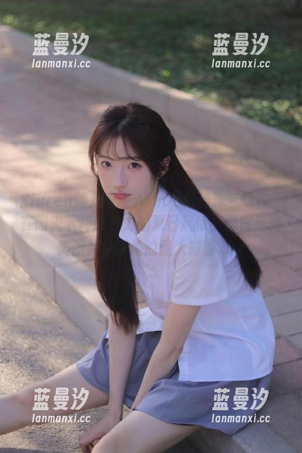 Xiuren秀人网 - Arude薇薇泳装写真：在阳光下释放魅力的夏日风情，原图与精美图片共享她的迷人时刻.txt