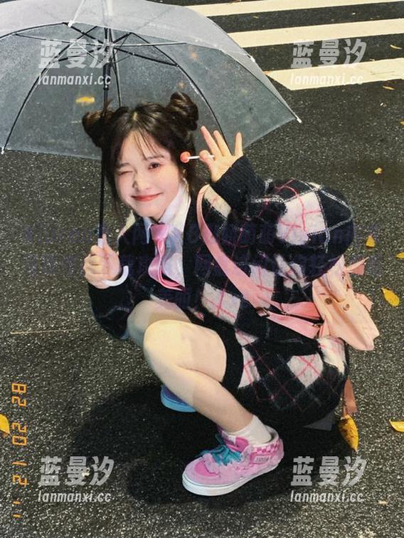 Xiuren秀人网 - K8傲娇萌萌Vivian内衣写真作品下载攻略，网盘访问让你轻松拥有美丽！.txt