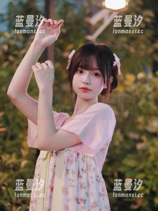 Xiuren秀人网 - 无圣光的真实魅力：余安安JK写真里的细腻与动人.txt