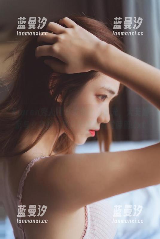 Xiuren秀人网 - 发现静谧时光，大美媚京与女友的写真共同谱写视觉诗篇.txt