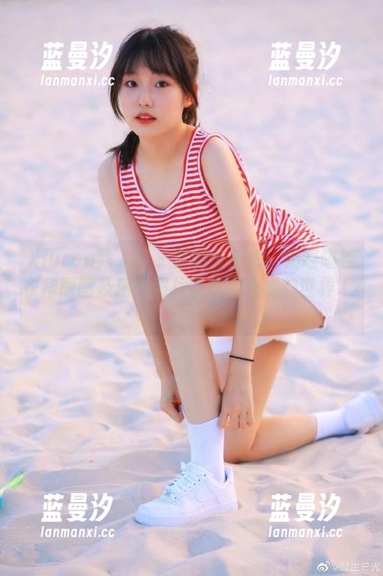 Xiuren秀人网 - 梦幻少女心：奶喵喵连衣裙原图及精美照片带你走进她的世界.txt