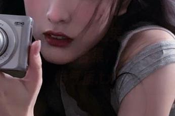 Xiuren秀人网 – 细腻之美：观看孟狐狸FoxYini双马尾写真合集，让你爱上她的独特气质.txt