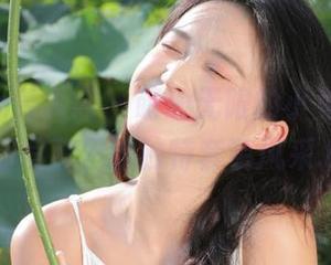 Xiuren秀人网 – 萌趣无限的小兔纯纯，原图写真里的独特套装风采.txt
