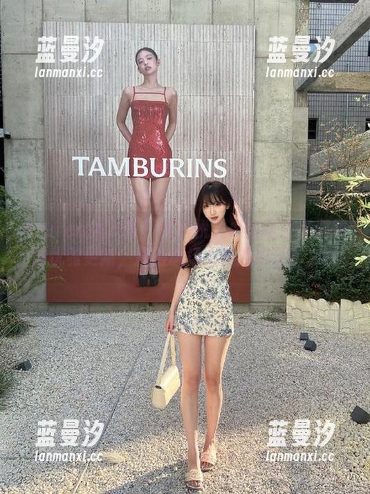 Xiuren秀人网 - 模特悦悦办公室写真原图与优雅更新，释放职场女性的自信！.txt