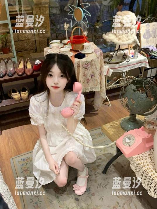 Xiuren秀人网 - 探索王伊纯黑色写真集，原图为你描绘独有的艺术风格.txt