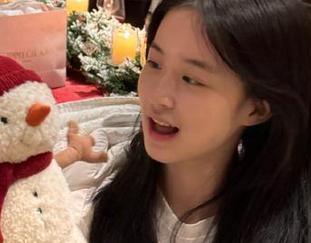 Xiuren秀人网 – 难以抗拒的雯大王susie教室美图：探索她作品中蕴藏的情感与思想.txt