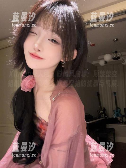 Xiuren秀人网 - 时尚风向标：顾楚楚空姐最新写真美图，尽显空姐的优雅与气质.txt