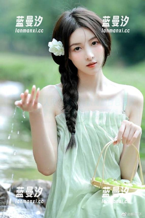 Xiuren秀人网 - 深入黄歆苑的白色写真世界，分享纯粹与灵感的无限可能.txt