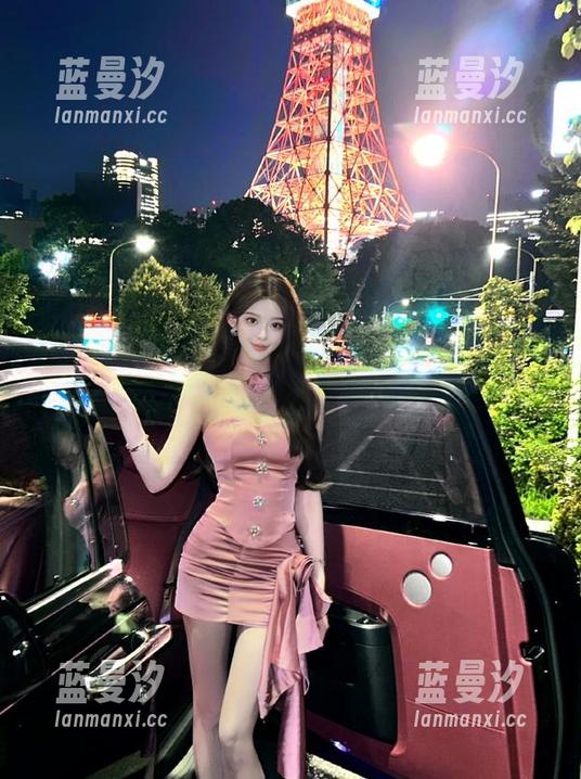 Xiuren秀人网 - 一起探讨黄歆苑的白丝套图分享，感受她作品中的诗意与韵味.txt