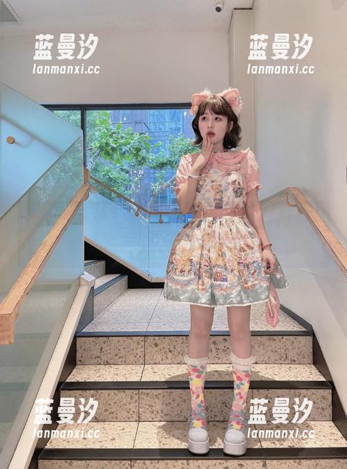 YALAYI雅拉伊 - 探秘奥莉灰丝写真套图，邂逅感性与艺术的完美融合.txt