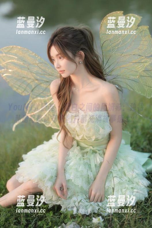 YouMi尤蜜荟 - 黑白之间的周妍希：独特私房写真让每张图片都充满故事感.txt