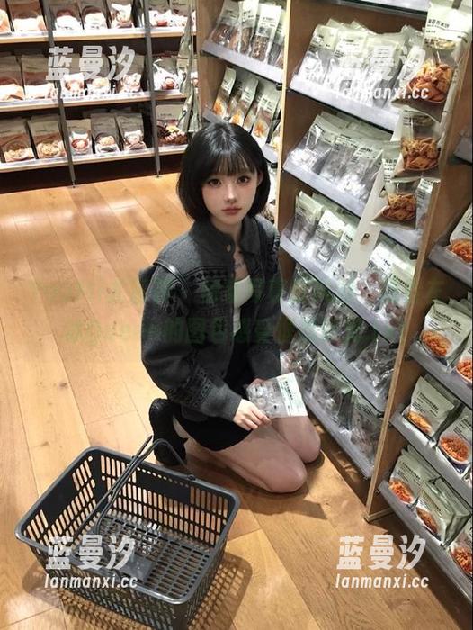 YouMi尤蜜荟 - 居家写真新风潮，观看左冰Queen的图包感受惬意时光.txt