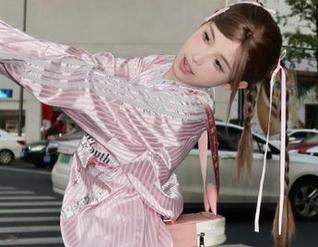 beautyleg – 在Celia的私房图集里，礼服与搞笑交织成了一幅奇妙的画卷！.txt