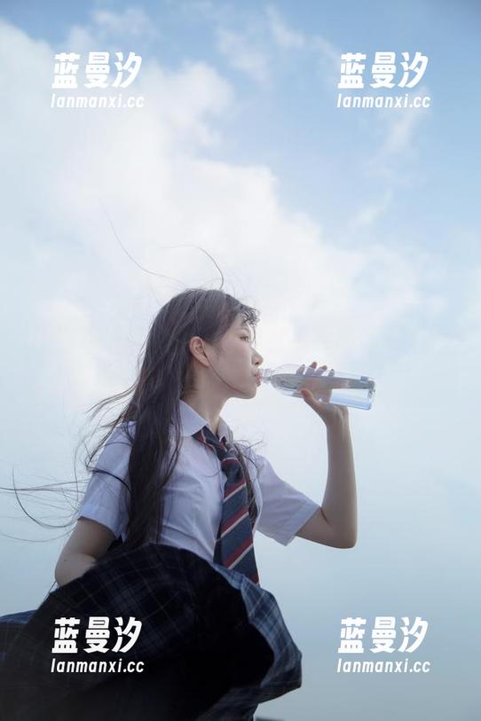用镜头捕捉fushii_海堂近距离恋爱：无圣光写真合集，唤醒你的感官.txt