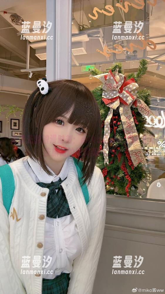 无圣光的浪漫时刻：miko酱ww展现洛天依旗袍的绝美美图.txt