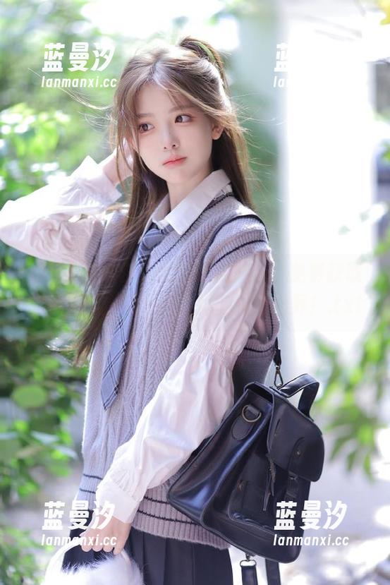 pans - 欣赏妮妮的制服魅力，免费获取精美美图，带你进入她的缤纷世界！.txt