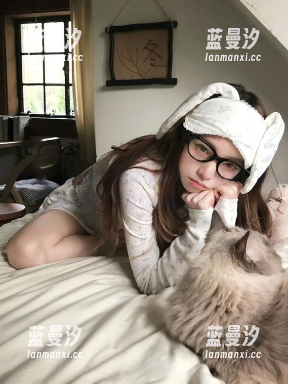 pans - 小鱼温柔高清写真资源分享，解锁美丽与灵动的瞬间捕捉.txt