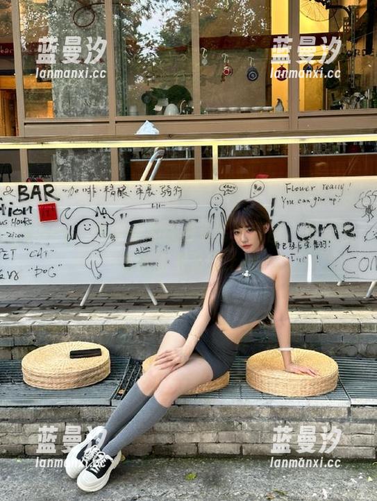 pans - 樱桃空姐的绝美写真原图，撩动心弦的资源呈现.txt