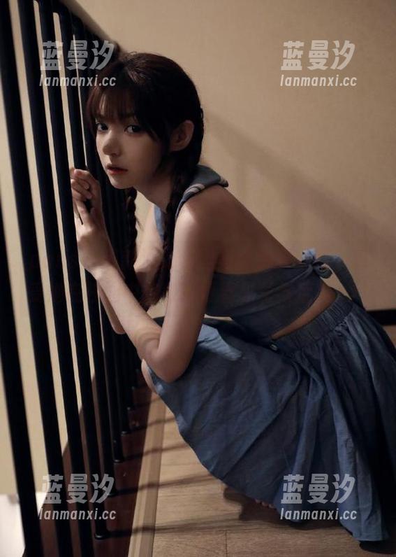 pans - 最新沁沁校园写真资源上线，感受她在校园中绽放的青春光彩与活力.txt