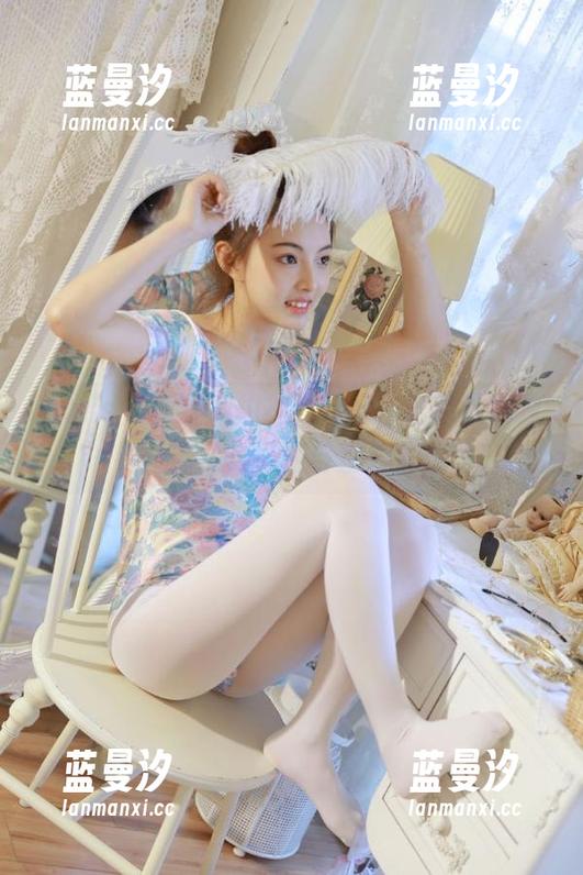pans-狐狸 pans - 狐狸私拍礼服套图,记录下她独一无二的风格与魅力.txt