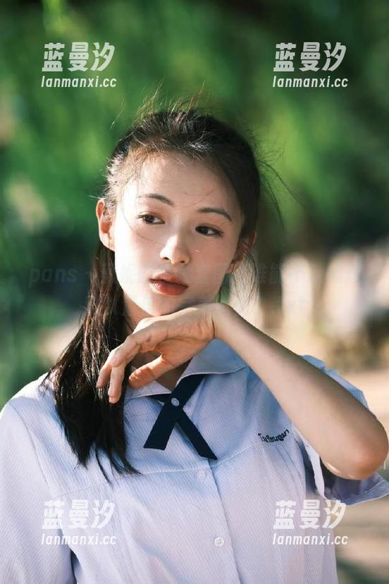 pans - 薇妮的长腿套图，谁能不吐槽这难以置信的完美比例？.txt