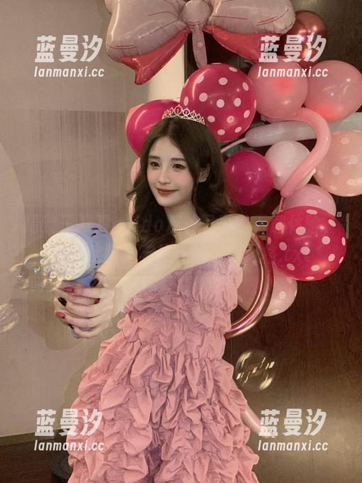 精致三刀刀miido灰丝写真的下载体验，带你欣赏无与伦比的艺术风格.txt
