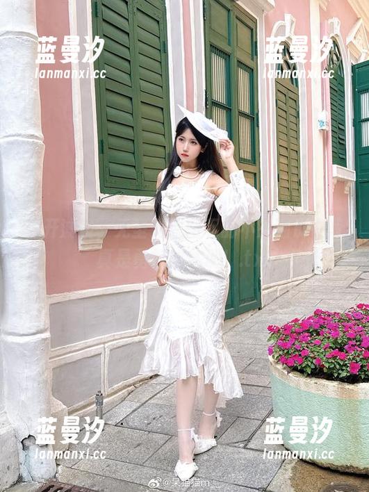抛开滤镜，无圣光原图下的不呆猫皮衣写真是勇气的体现！.txt