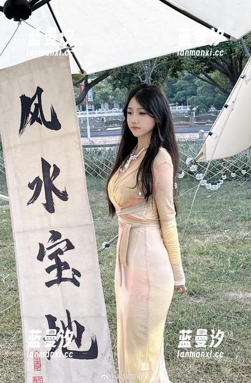 轻松获取不呆猫的白月光美图，快来免费欣赏吧！.txt