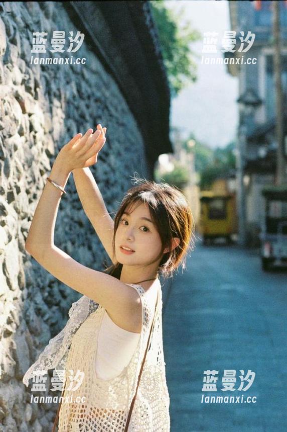 丽柜 - 畅游在AMY夏日写真中，感受每幅图片的热情与活力.txt