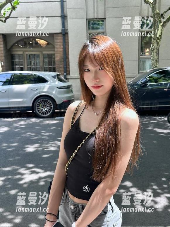 丽柜 - 兔子女孩写真分享：我是一只自由的兔子，随时欢迎你来欣赏我的美！.txt