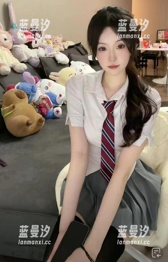 丽柜 - 怡萱的美食人生：高清写真集记录厨娘的幸福时光.txt