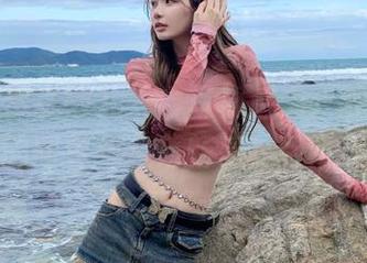 丽柜 – 尽享敏儿天台写真魅力：独具一格的图包与合集畅享体验.txt