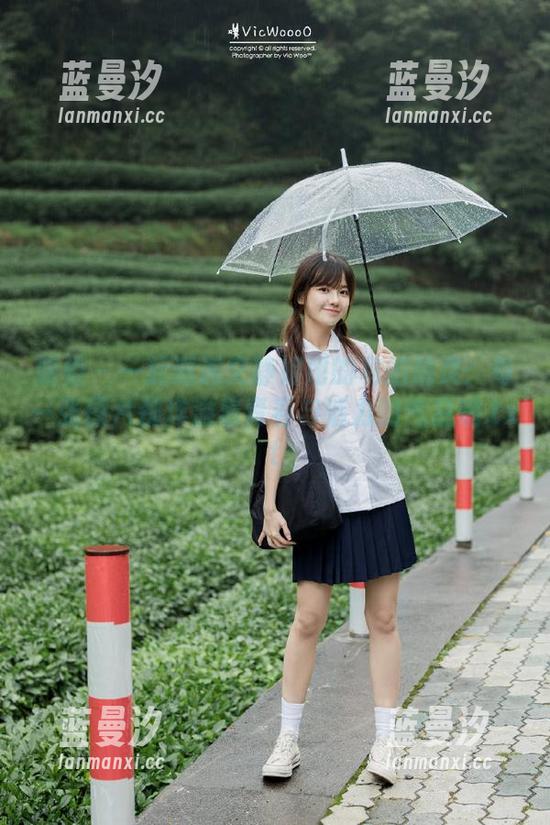 丽柜 - 一起邂逅文静姐姐的私拍精灵：每一张图片都洋溢着青春与活力的气息哦.txt