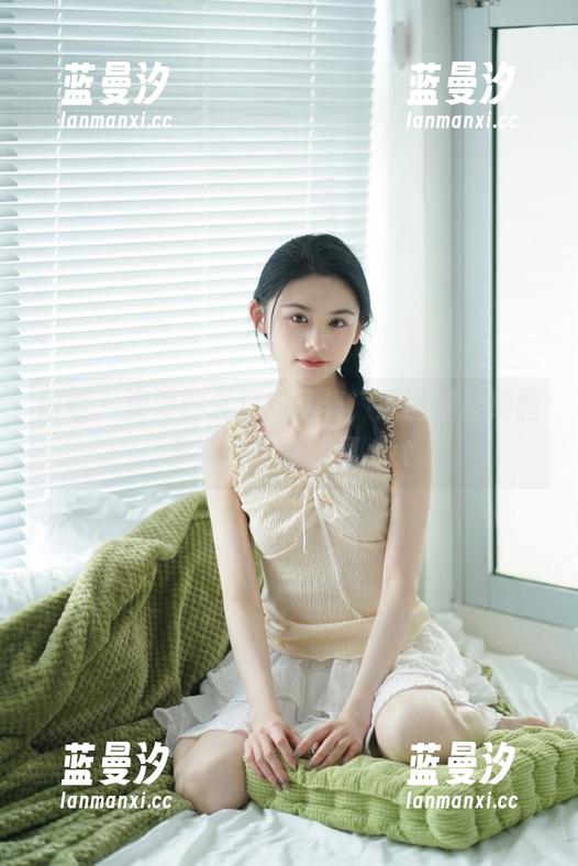 丽柜 - 潼潼的夏日作品集，原图捕捉绚丽多姿的青春瞬间.txt