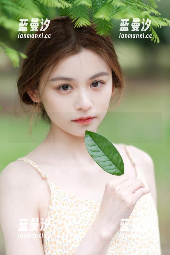 丽柜 - 王欣竹圣诞写真作品集：免费下载与分享属于你的快乐.txt