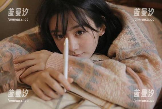 丽柜 - 探索轩轩的定制圣诞节写真，创造属于你的节日奇妙时刻！.txt