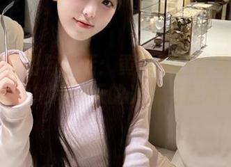 丽柜 – 原图与生活：黄芬的日常写真合集，捕捉她每一天的光辉与感动.txt