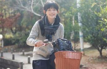 乔依丝带你走进办公OL的世界：不可错过的美图与套图合集.txt