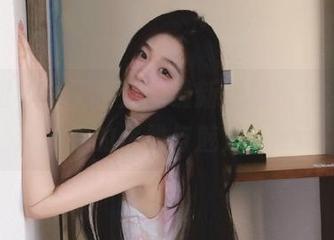 微密圈 – 女王于芷晴最新写真系列，照片记录她的优雅与魅力！.txt