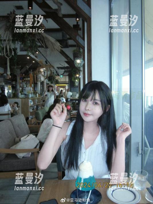 魅力无限！亚马逊鲶鱼教室私房写真作品展现独特个性.txt