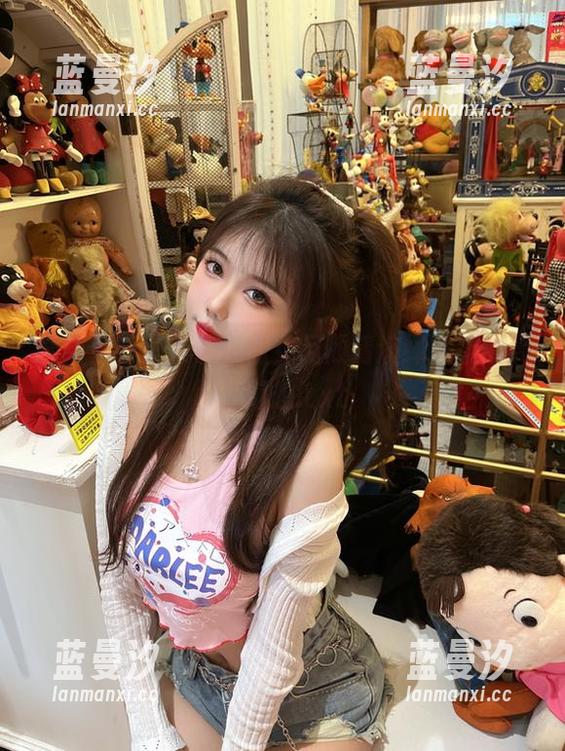最新写真集来了，仙女月倾情演绎女孩的纯真幻想.txt