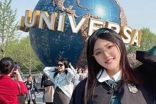 观看你夏夏的摄影作品，揭开夏记钱庄里每张图片背后的创意灵感之谜.txt