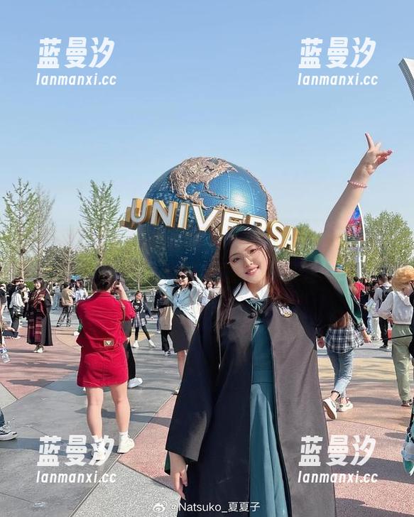 观看你夏夏的摄影作品，揭开夏记钱庄里每张图片背后的创意灵感之谜.txt